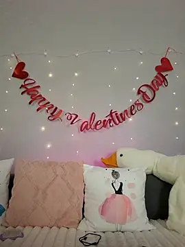 Evarey  online show from February 5, 5:14 am