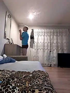 Snapshot of Remello1 chatting on November 11, 10:47 pm Remello1 online show from November 11, 10:47 pm