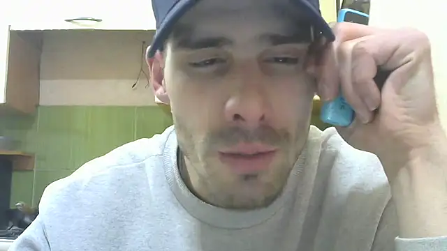 Snapshot of MakabulaAndrey chatting on March 1, 5:46 pm MakabulaAndrey online show from March 1, 5:46 pm