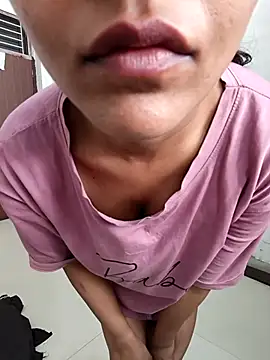 Snapshot of anshika0124 chatting on December 2, 7:54 am anshika0124 online show from December 2, 7:54 am