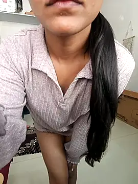 Snapshot of anshika0124 chatting on November 25, 5:52 am anshika0124 online show from November 25, 5:52 am