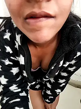 anshika0124 online show from December 18, 5:01 am