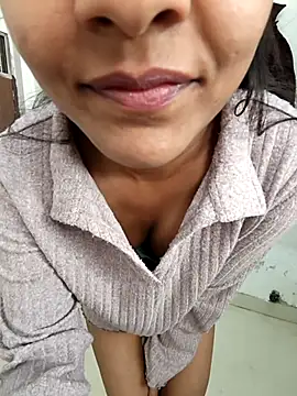 anshika0124 online show from December 22, 5:07 am