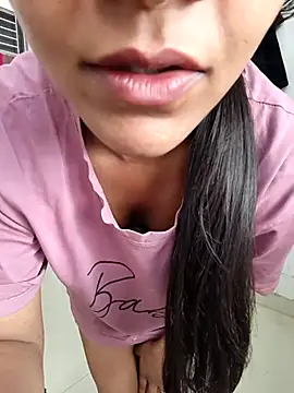 anshika0124 online show from January 15, 5:55 am