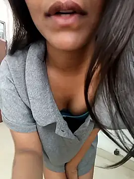 anshika0124 online show from January 17, 6:17 am