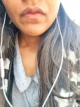 anshika0124 online show from January 14, 6:06 am