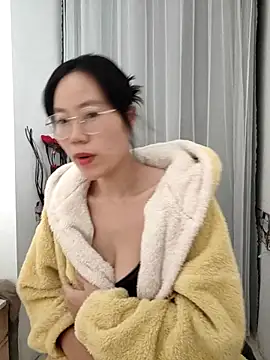 nini10052025 online show from October 26, 3:23 pm