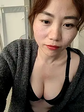 nini10052025 online show from February 28, 12:27 pm