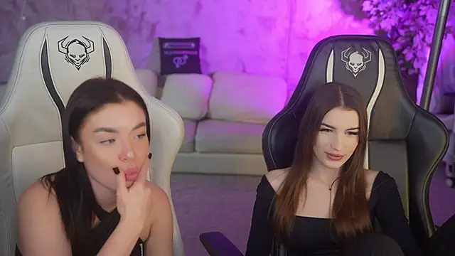 Snapshot of Jane_Love054 chatting on December 1, 3:35 pm Jane Love054 online show from December 1, 3:35 pm