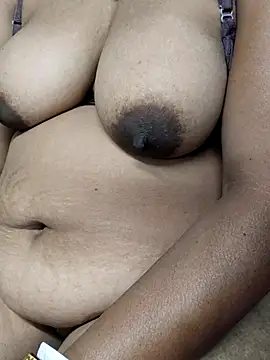 Snapshot of Queen_washna1 chatting on December 14, 8:09 am Queen washna1 online show from December 14, 8:09 am