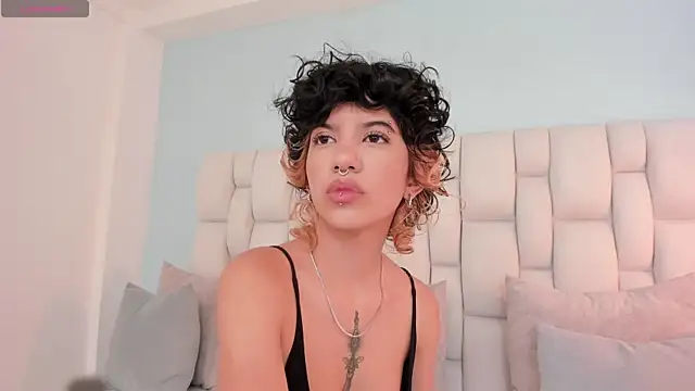 eva caos online show from February 6, 8:10 am