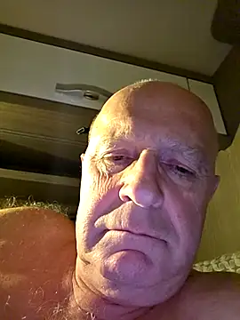 Snapshot of rudy-kralik chatting on February 18, 10:39 pm rudy-kralik online show from February 18, 10:39 pm