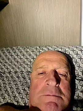 Snapshot of rudy-kralik chatting on February 17, 11:24 pm rudy-kralik online show from February 17, 11:24 pm