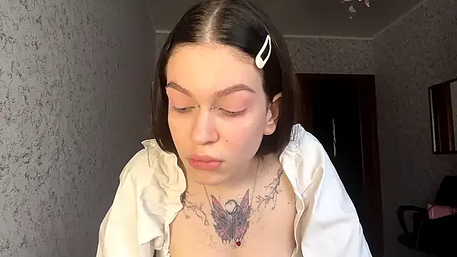 Wallazar cute online show from October 7, 1:34 pm