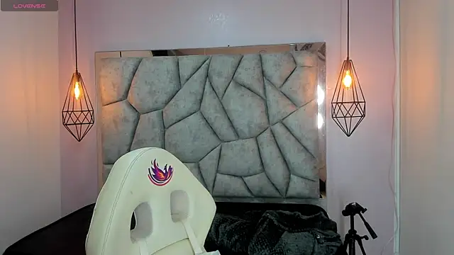 Addyy 02 online show from April 2, 4:57 pm