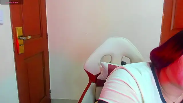 Snapshot of Addyy_02 chatting on February 19, 1:35 am Addyy 02 online show from February 19, 1:35 am