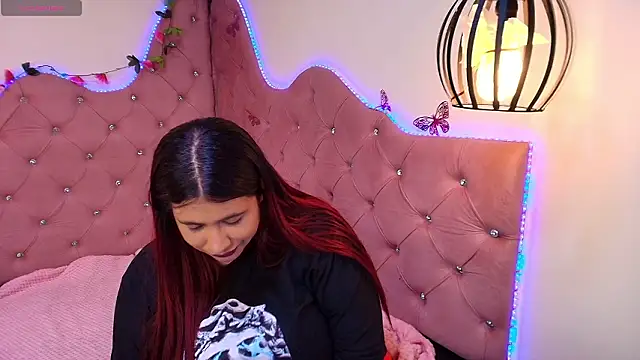 Snapshot of Addyy_02 chatting on March 4, 7:43 pm Addyy 02 online show from March 4, 7:43 pm