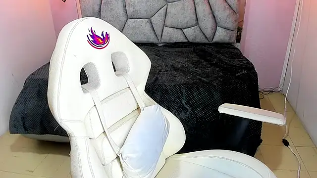 Addyy 02 online show from April 10, 7:21 pm