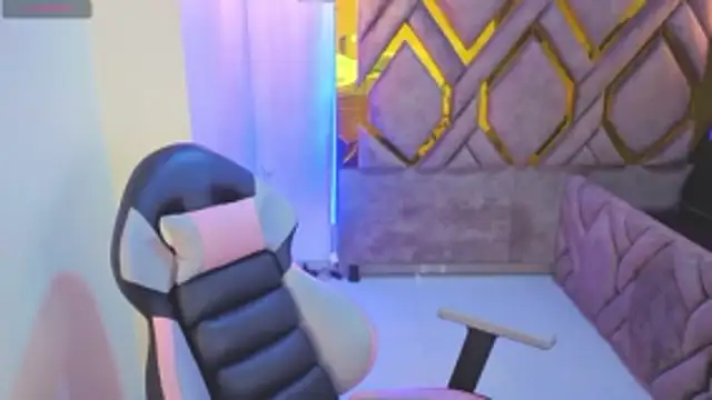 Snapshot of Addyy_02 chatting on January 12, 12:39 am Addyy 02 online show from January 12, 12:39 am