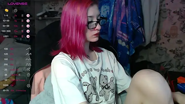 Snapshot of Dreamy_Red_Girl chatting on October 20, 3:19 am Dreamy Red Girl online show from October 20, 3:19 am