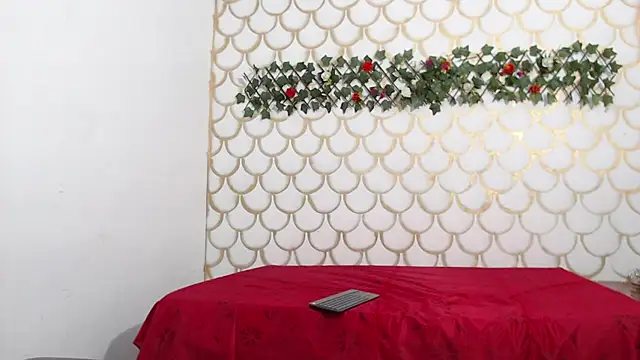 nahomy smiith online show from February 12, 5:51 am