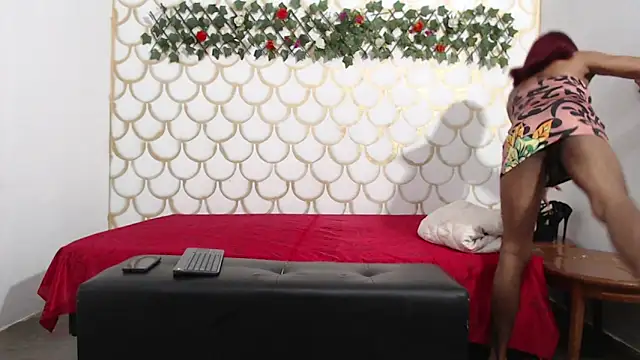 nahomy smiith online show from February 13, 6:02 am