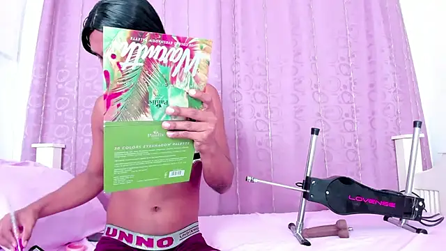 Snapshot of nahomy_smiith chatting on October 21, 2:05 pm nahomy smiith online show from October 21, 2:05 pm