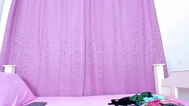 Snapshot of nahomy_smiith chatting on October 30, 7:11 pm nahomy smiith online show from October 30, 7:11 pm