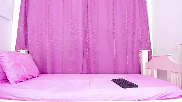 Snapshot of nahomy_smiith chatting on November 16, 9:41 pm nahomy smiith online show from November 16, 9:41 pm