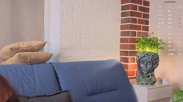 Snapshot of MissyHuf chatting on November 26, 8:25 am MissyHuf online show from November 26, 8:25 am