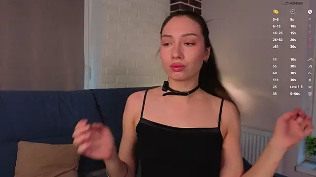 Snapshot of MissyHuf chatting on December 5, 8:35 am MissyHuf online show from December 5, 8:35 am