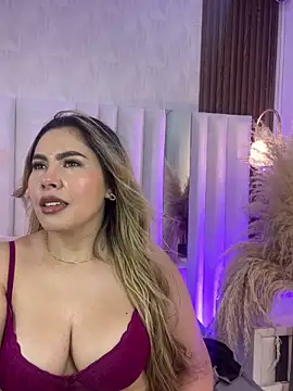 Snapshot of Katya_blonde chatting on November 18, 3:43 am Katya blonde online show from November 18, 3:43 am