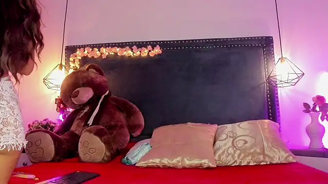 Emma Saylor online show from March 31, 2:08 pm