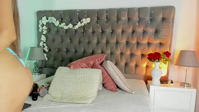 Emma Saylor online show from December 5, 7:23 pm