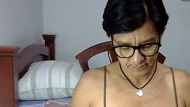 LunaLUVX online show from October 19, 2:47 am