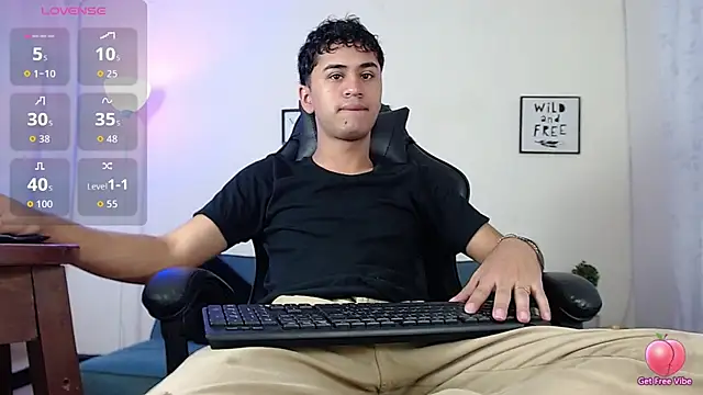 Snapshot of Alancum7 chatting on July 1, 1:11 pm Alancum7 online show from July 1, 1:11 pm