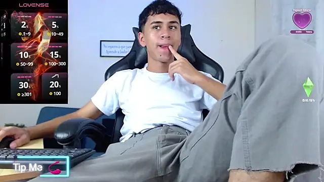 Snapshot of Alancum7 chatting on February 13, 1:00 pm Alancum7 online show from February 13, 1:00 pm