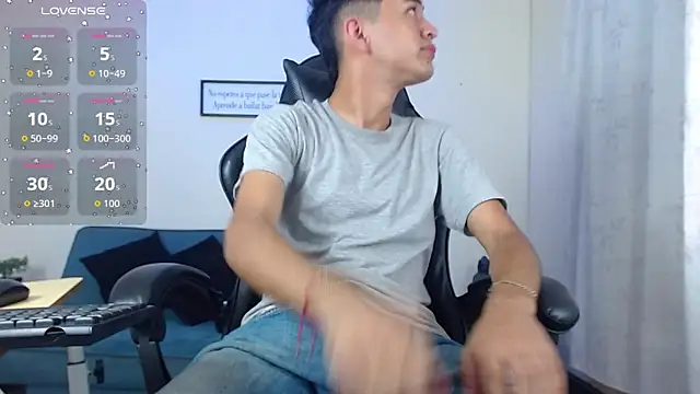 Snapshot of Alancum7 chatting on February 26, 12:49 pm Alancum7 online show from February 26, 12:49 pm