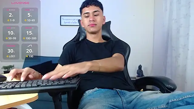 Snapshot of Alancum7 chatting on February 21, 1:02 pm Alancum7 online show from February 21, 1:02 pm