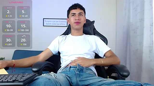 Snapshot of Alancum7 chatting on February 18, 1:07 pm Alancum7 online show from February 18, 1:07 pm