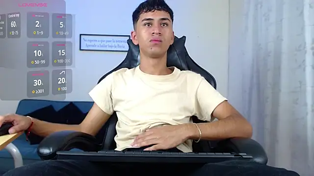 Snapshot of Alancum7 chatting on February 24, 12:50 pm Alancum7 online show from February 24, 12:50 pm