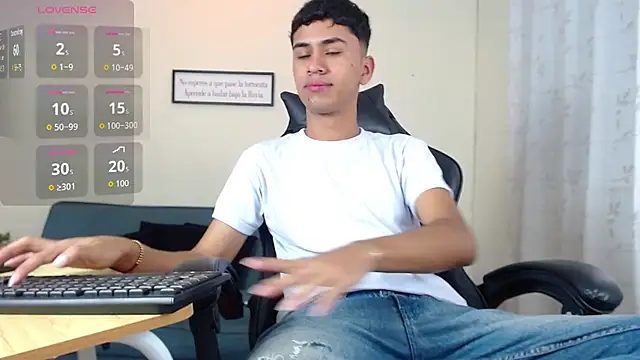 Snapshot of Alancum7 chatting on February 23, 12:50 pm Alancum7 online show from February 23, 12:50 pm