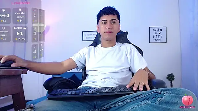 Snapshot of Alancum7 chatting on June 22, 1:19 pm Alancum7 online show from June 22, 1:19 pm