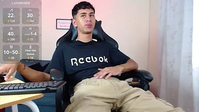 Snapshot of Alancum7 chatting on February 25, 1:00 pm Alancum7 online show from February 25, 1:00 pm