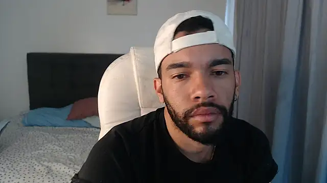 andresnoir  online show from November 3, 1:47 pm