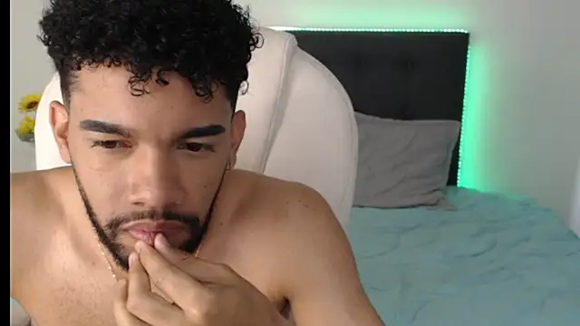 andresnoir  online show from October 7, 2:18 pm