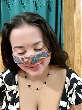 Beauty Queen Soniya online show from May 28, 11:54 pm