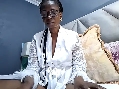 Snapshot of NaughtyCouga chatting on June 16, 5:18 am NaughtyCouga online show from June 16, 5:18 am