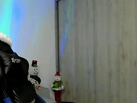 Dave-Max01 online show from December 2, 2:23 am