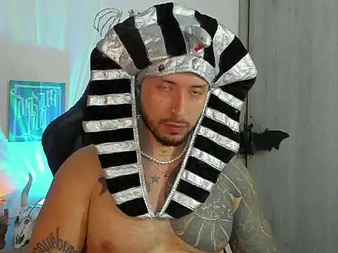 Dave-Max01 online show from October 31, 11:33 pm